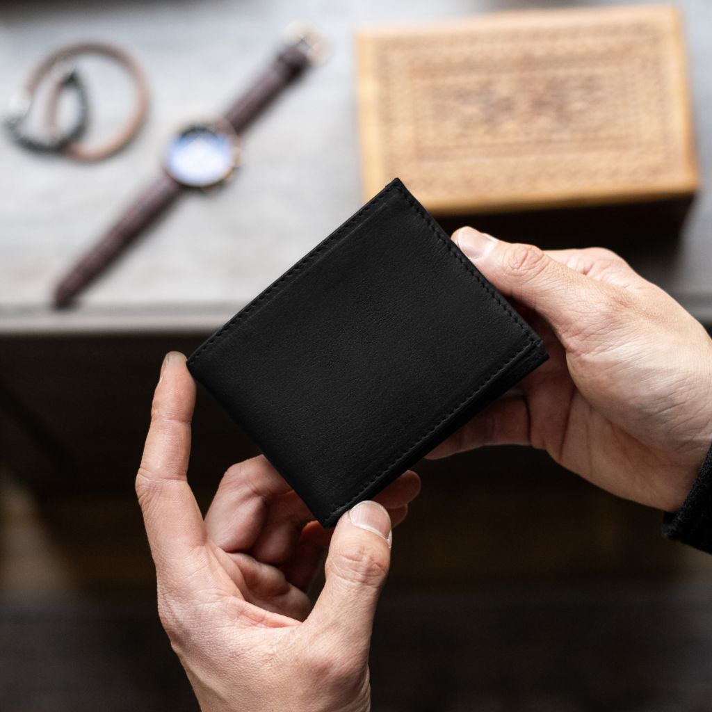 The Classic Leather Bifold Wallet - Black