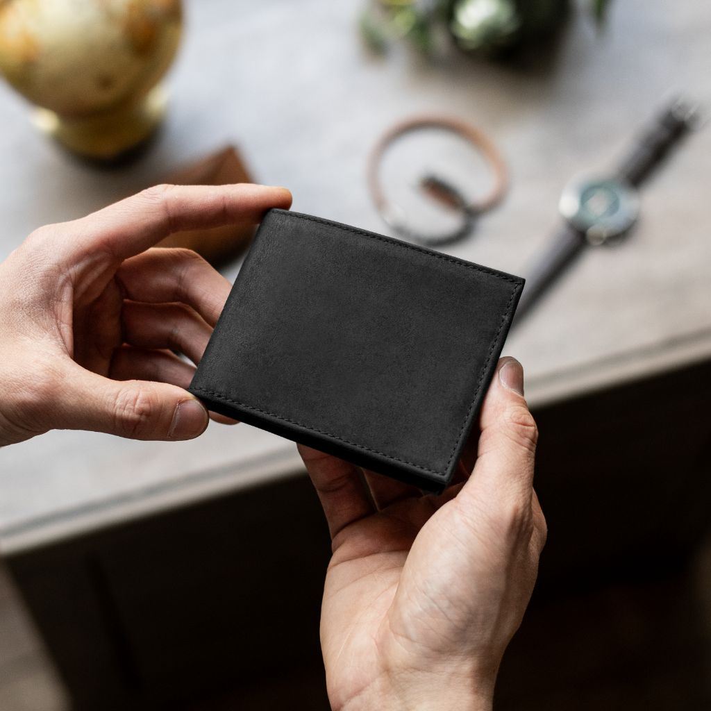The Classic Leather Bifold Wallet - Black Matte