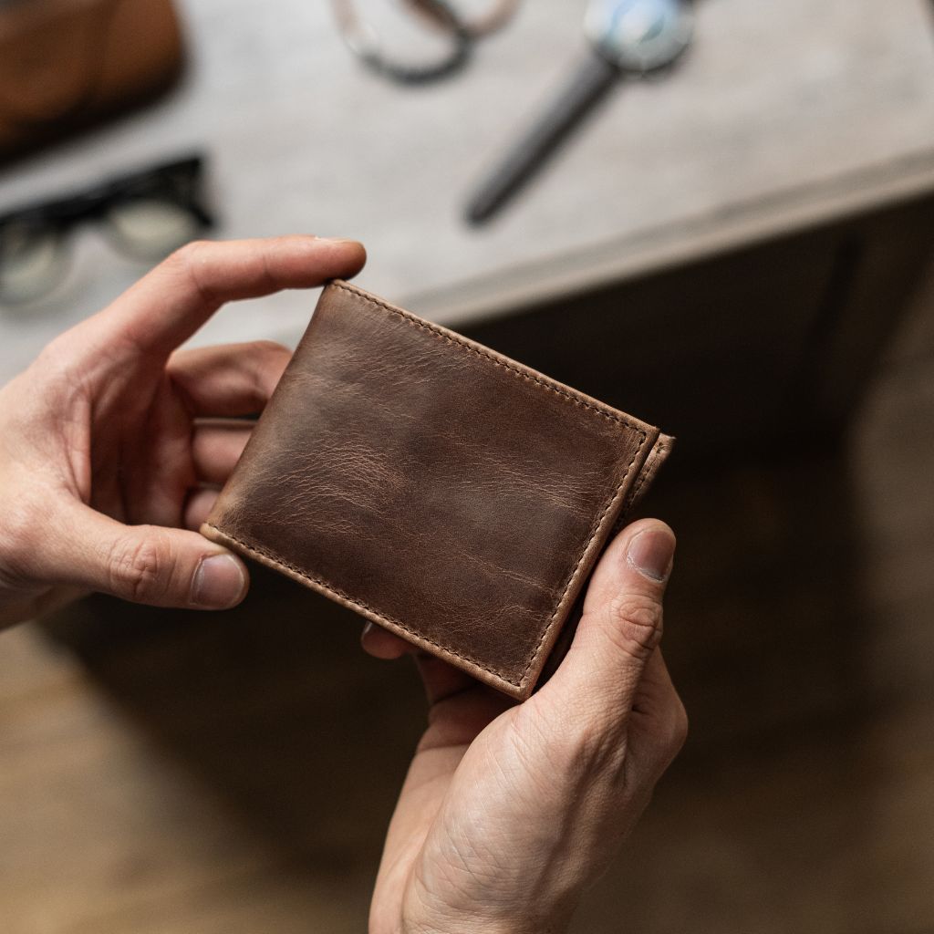 The Classic Leather Bifold Wallet - Natural