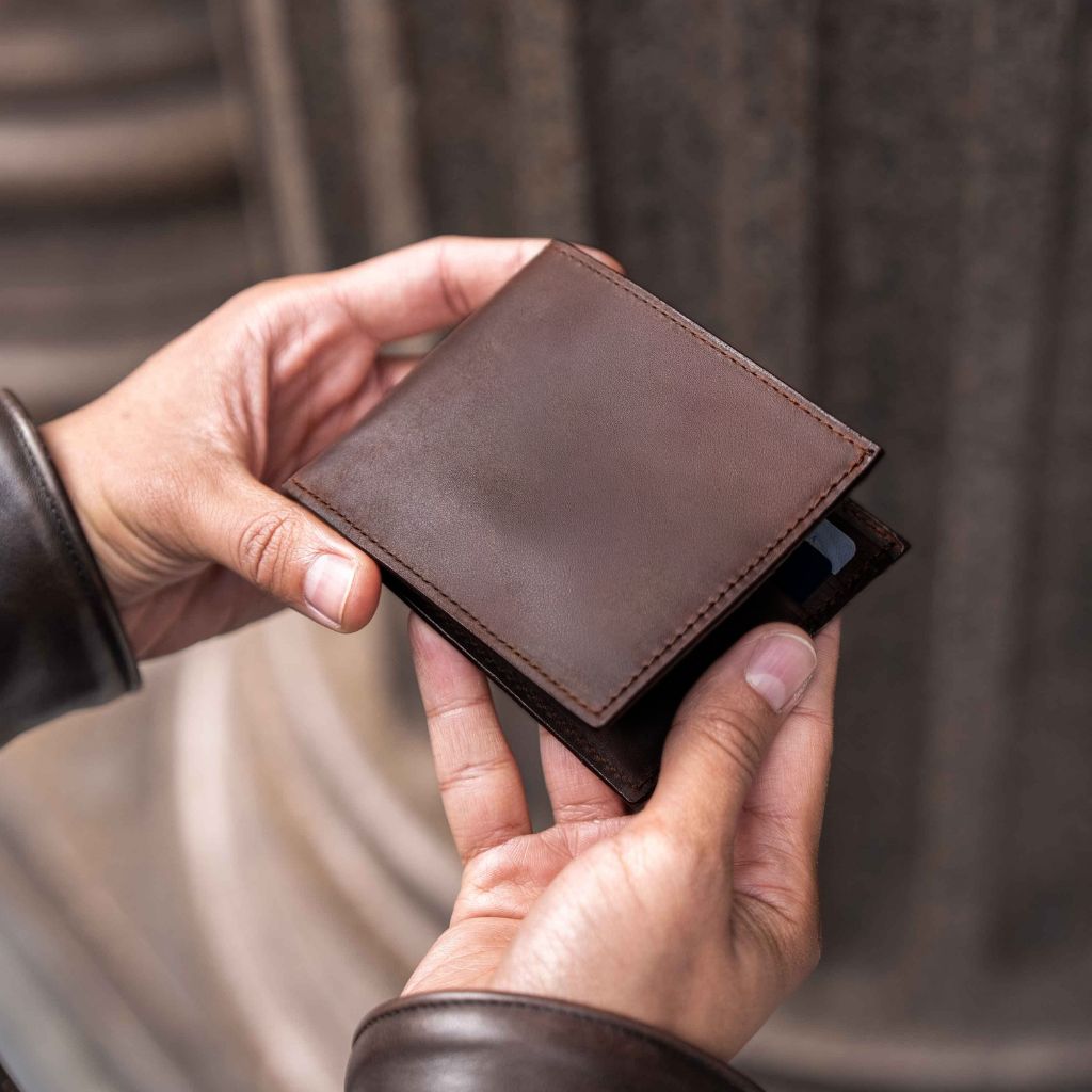 The Classic Leather Bifold Wallet - Rustic Brown Leather