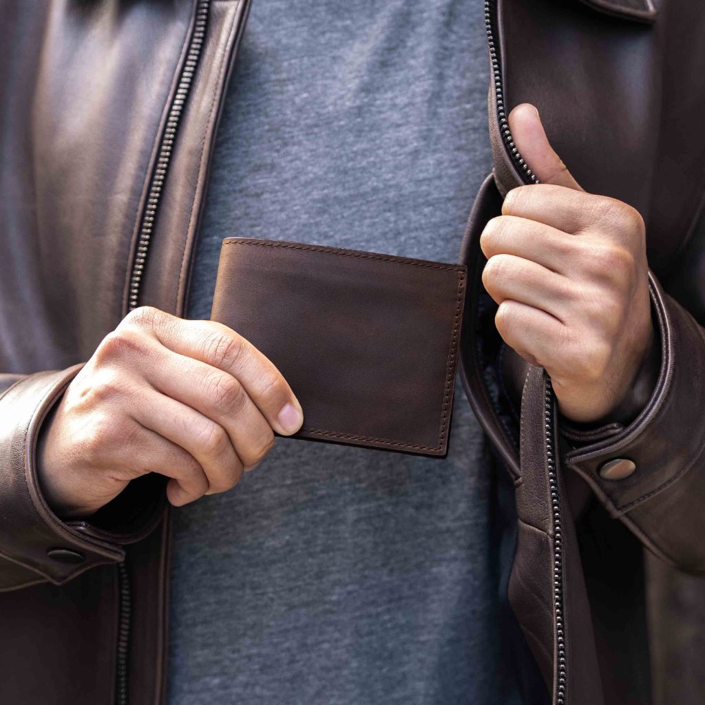 The Classic Leather Bifold Wallet - Rustic Brown Leather